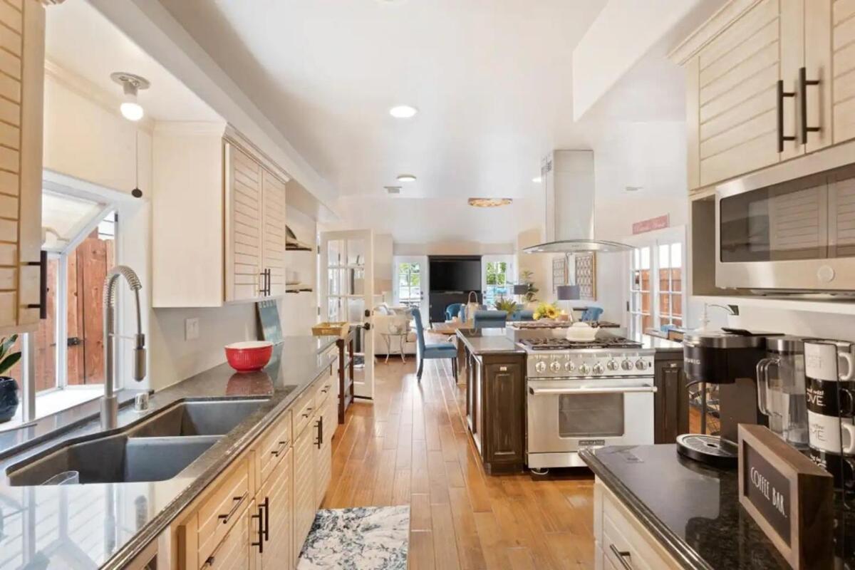 Elegant Beach Living, Just Blocks To The Sand Huntington Beach Exterior photo